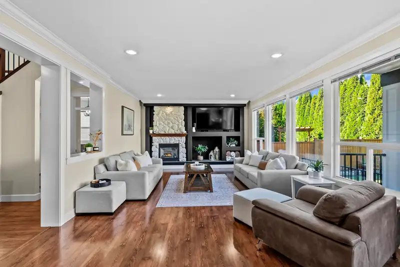 19095 68A AVENUE - photo 4 of 40