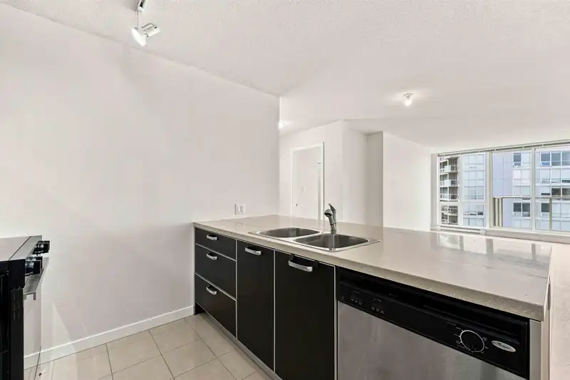 3202 13688 100 AVENUE - photo 4 of 38