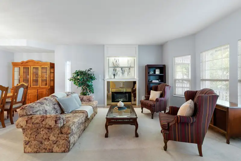 6573 184A STREET - photo 2 of 32