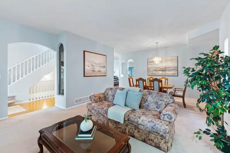 6573 184A STREET - photo 3 of 32