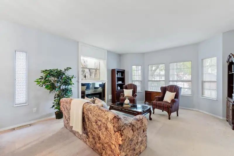 6573 184A STREET - photo 4 of 32