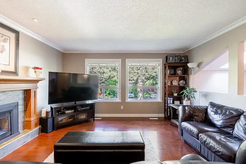 5833 ANGUS PLACE - photo 3 of 39