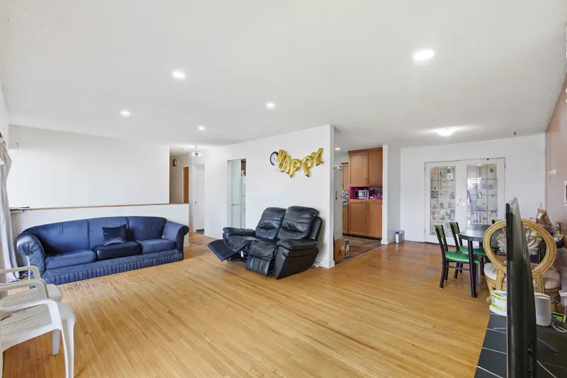 7195 115 STREET - photo 4 of 21