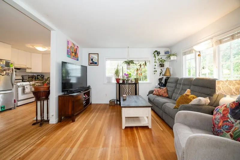 2268 EDGEMONT BOULEVARD - photo 3 of 22