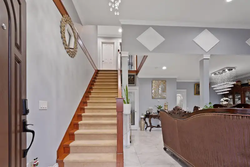 14570 76B AVENUE - photo 3 of 36