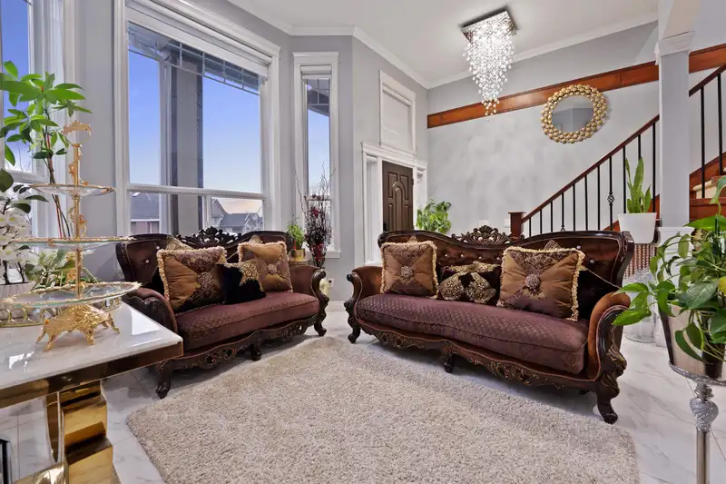 14570 76B AVENUE - photo 4 of 36