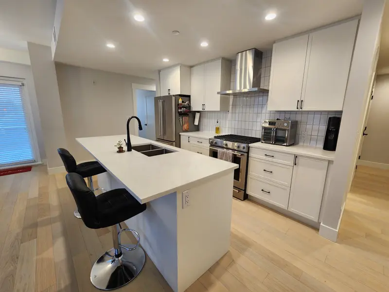 202 22265 DEWDNEY TRUNK ROAD - photo 3 of 25