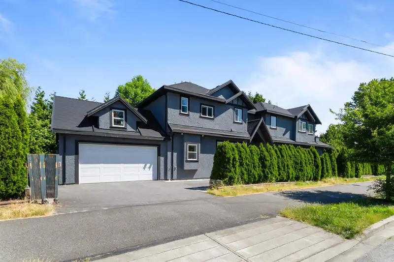 15453 108 AVENUE - photo 4 of 39