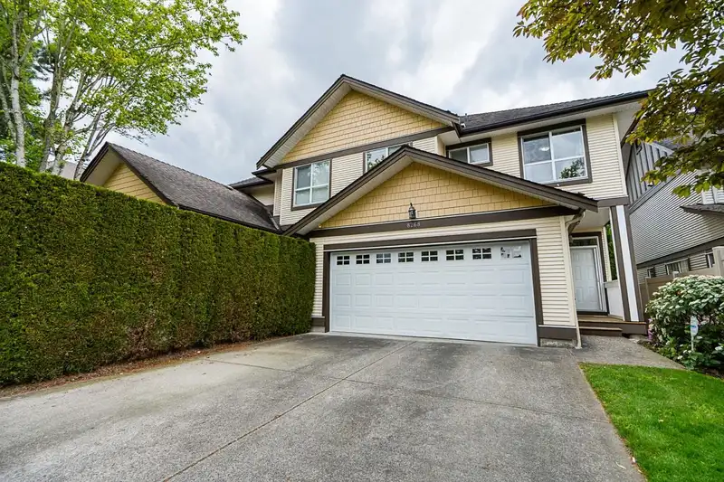 8268 158 STREET - photo 2 of 39
