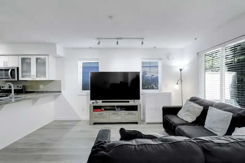 108 13958 108 AVENUE - photo 1 of 25
