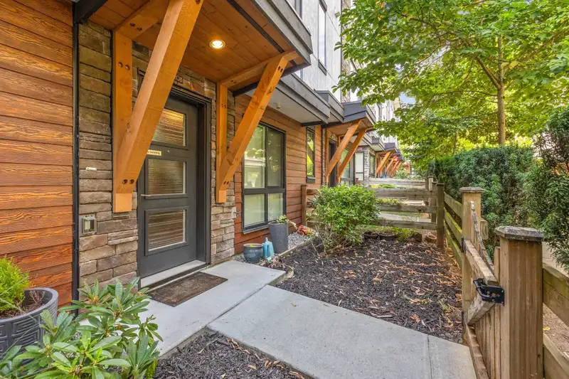 208 16488 64 AVENUE - photo 2 of 25