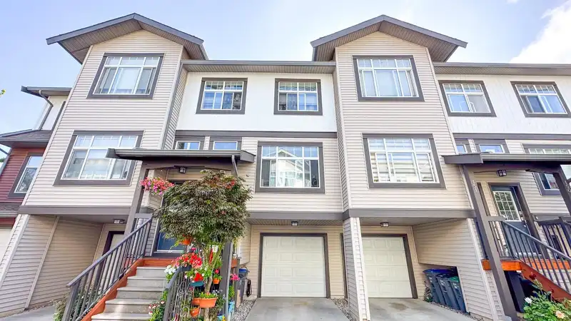 152 16177 83 AVENUE - photo 1 of 37