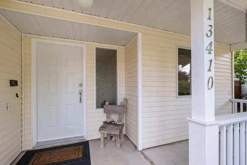 13410 61 AVENUE - photo 2 of 40