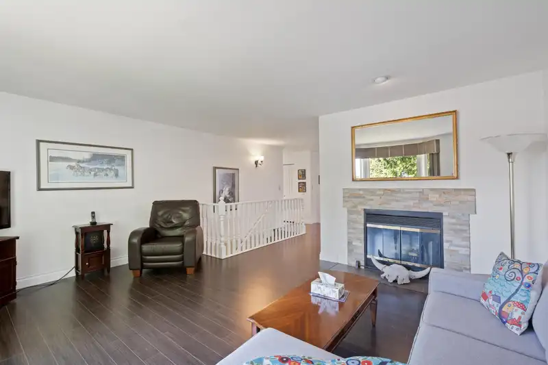 13410 61 AVENUE - photo 4 of 40