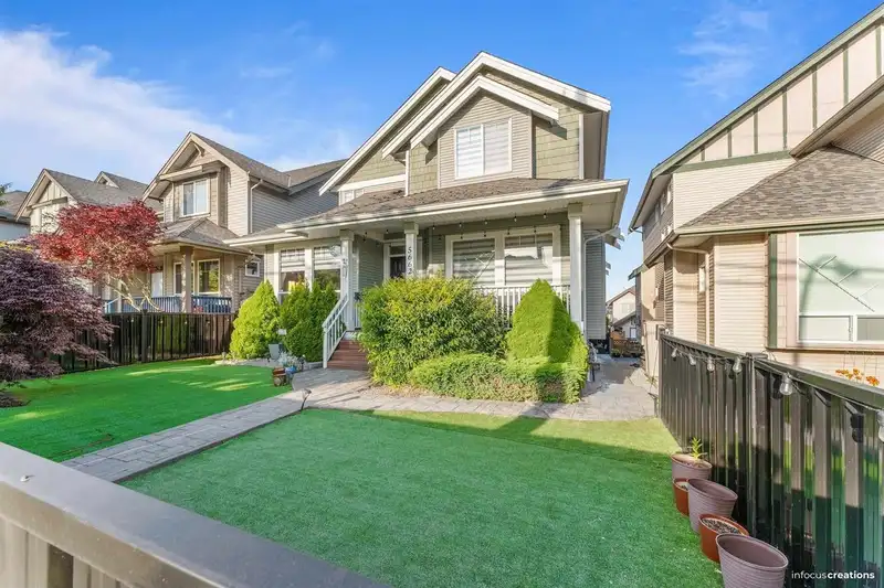 5662 148 STREET - photo 2 of 37