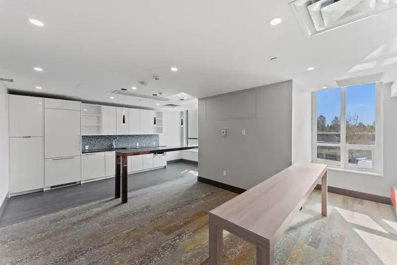505 10428 WHALLEY BOULEVARD - photo 2 of 23