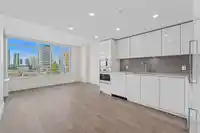 505 10428 WHALLEY BOULEVARD - thumbnail 7