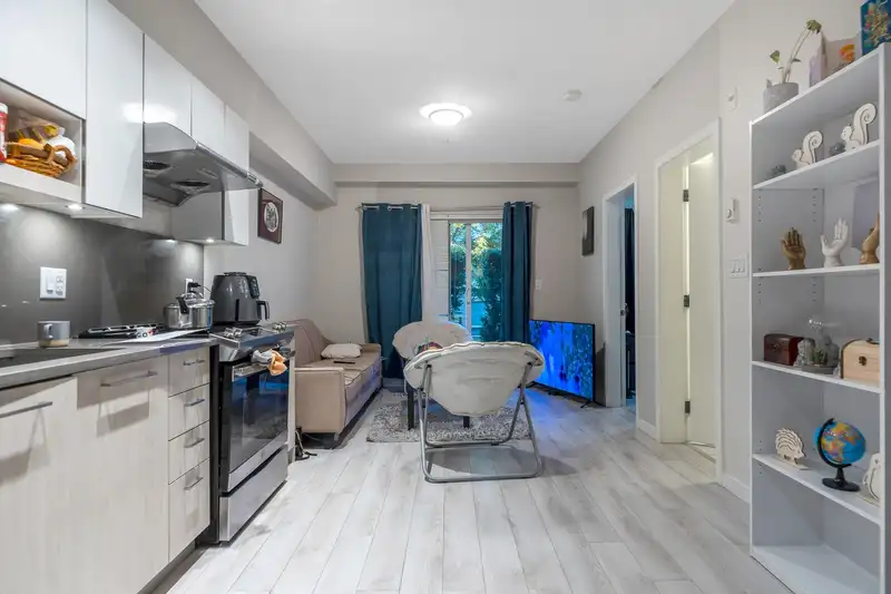 221 13768 108 AVENUE - photo 3 of 38