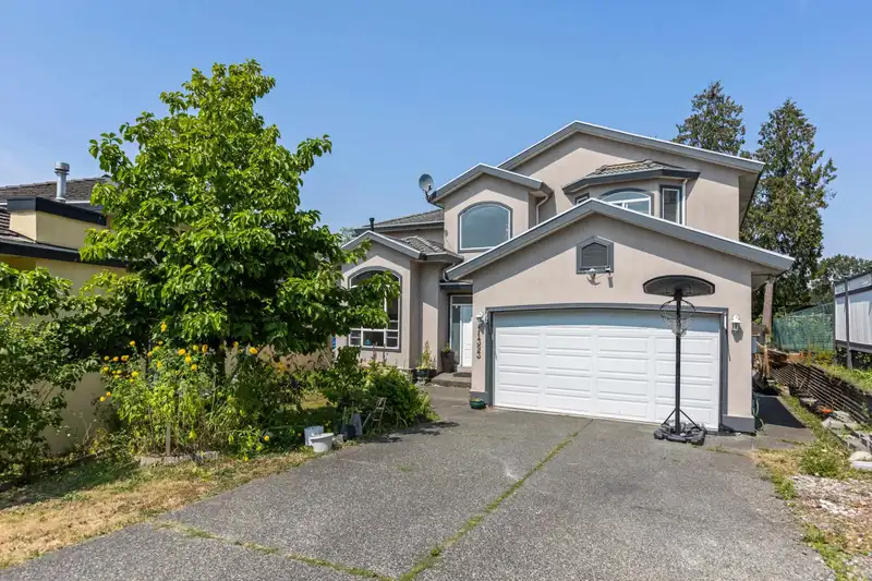 11393 ROYAL CRESCENT - photo 1 of 37