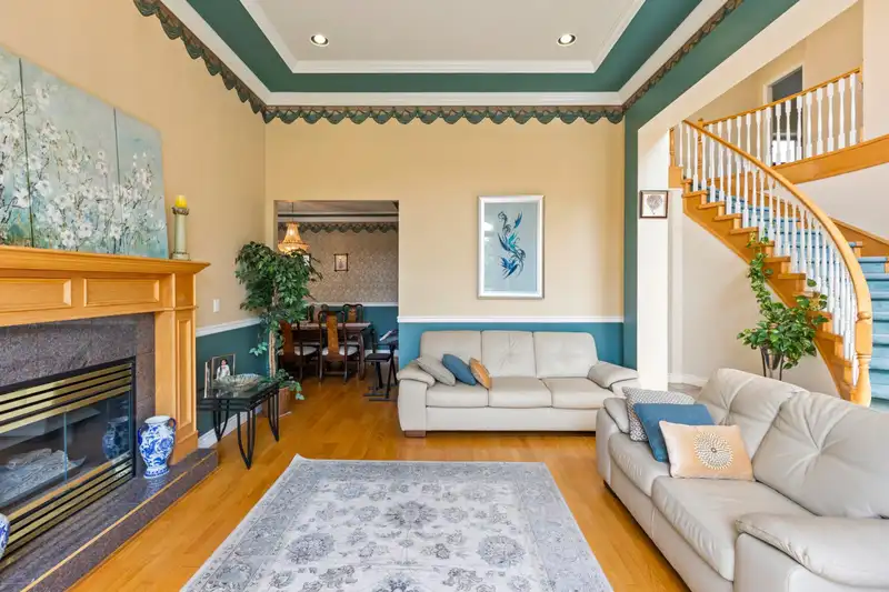 11393 ROYAL CRESCENT - photo 3 of 37