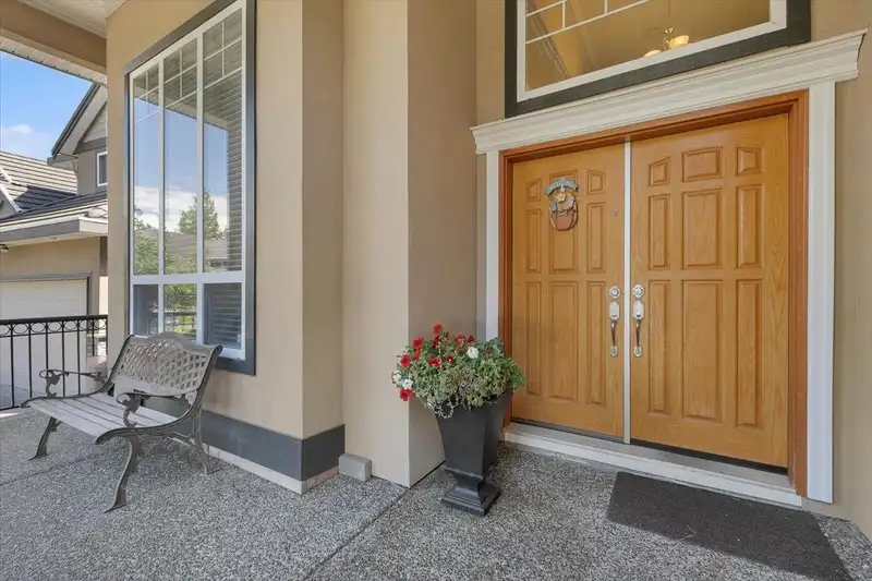 16488 104A AVENUE - photo 3 of 34