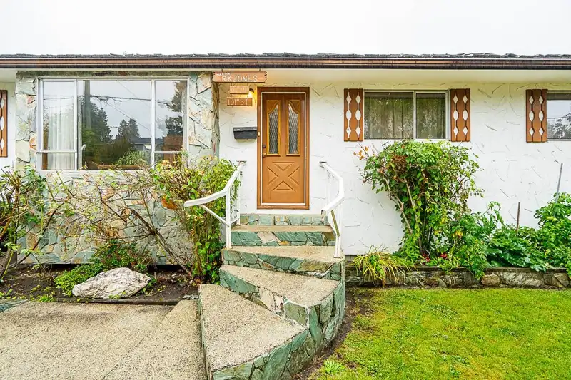9774 131A STREET - photo 3 of 29
