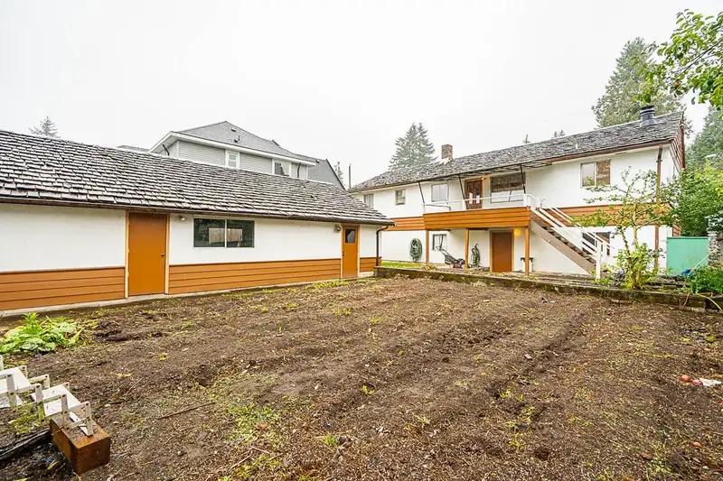 9774 131A STREET - photo 4 of 29