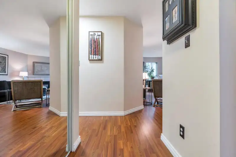 213 16137 83 AVENUE - photo 3 of 40
