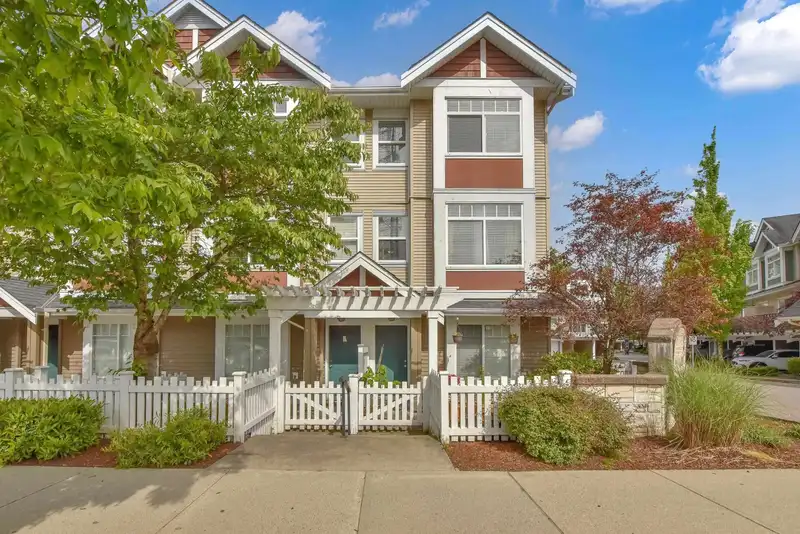 7 8676 158 STREET - photo 1 of 1