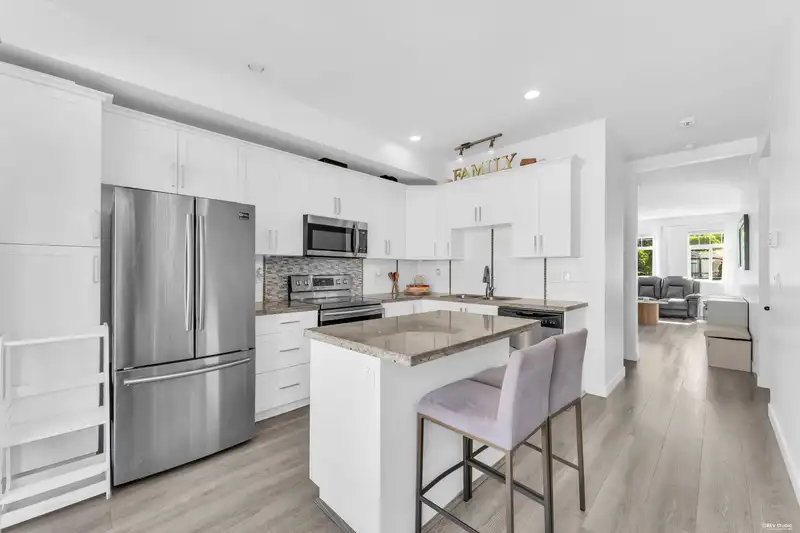15 14377 60 AVENUE - photo 1 of 30