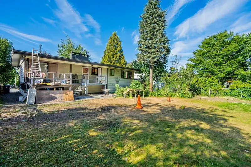 12902 106 AVENUE - photo 4 of 37