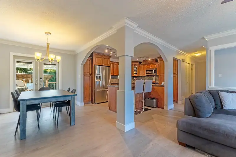 14917 92 AVENUE - photo 4 of 25
