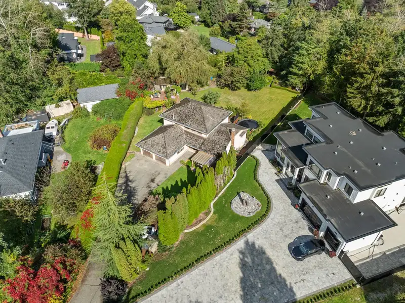 7402 149A STREET - photo 2 of 40