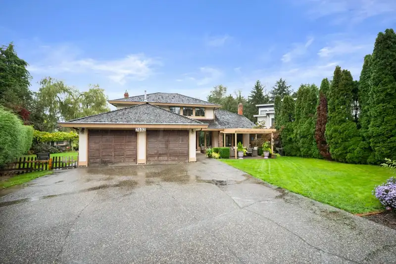 7402 149A STREET - photo 3 of 40