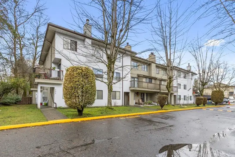 205 7119 133 STREET - photo 1 of 25