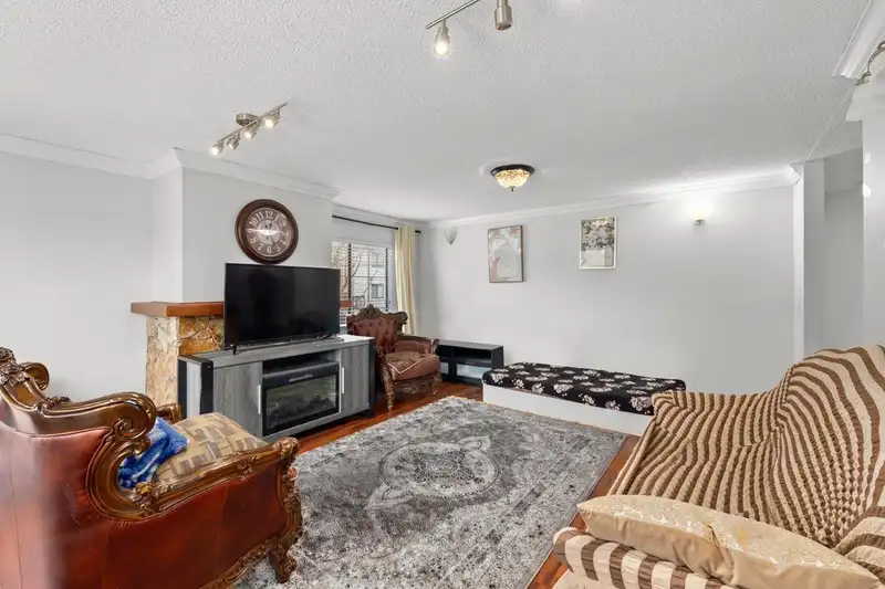 205 7119 133 STREET - photo 2 of 25