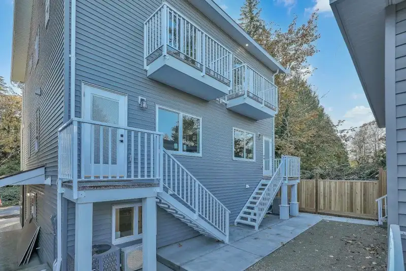 101 14755 68A AVENUE - photo 4 of 38
