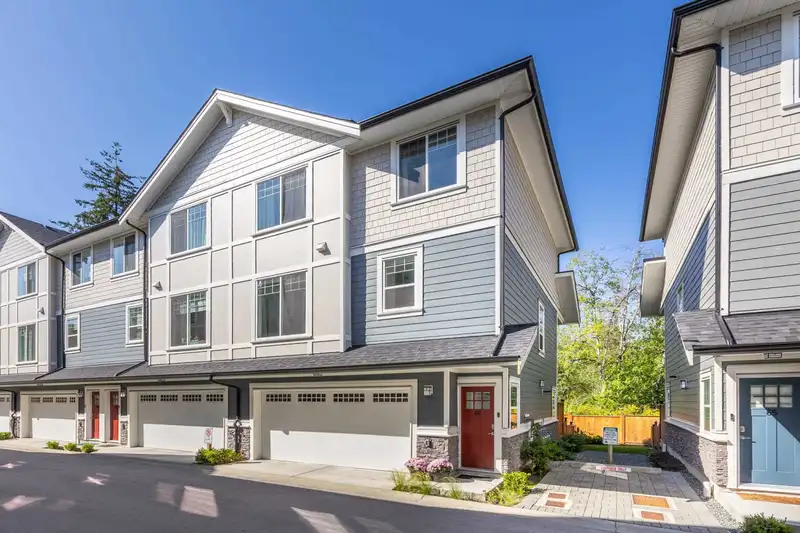 66 19501 74 AVENUE - photo 1 of 40