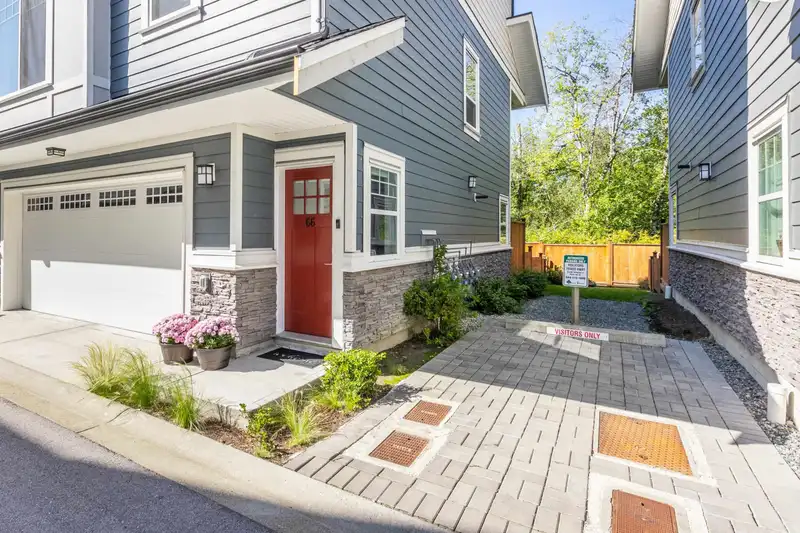 66 19501 74 AVENUE - photo 3 of 40
