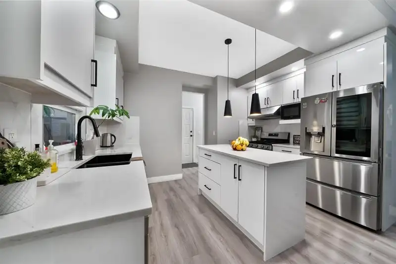 19461 62 AVENUE - photo 3 of 13