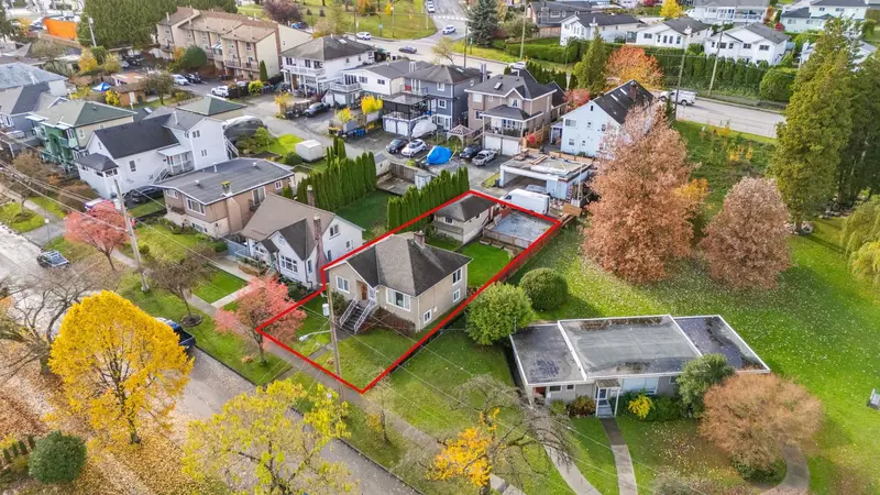 523 KELLY STREET - photo 2 of 15