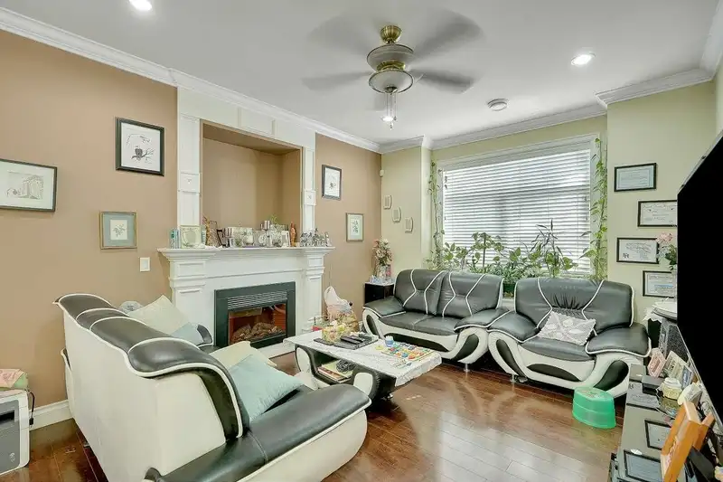 14365 72ND AVENUE - photo 3 of 40