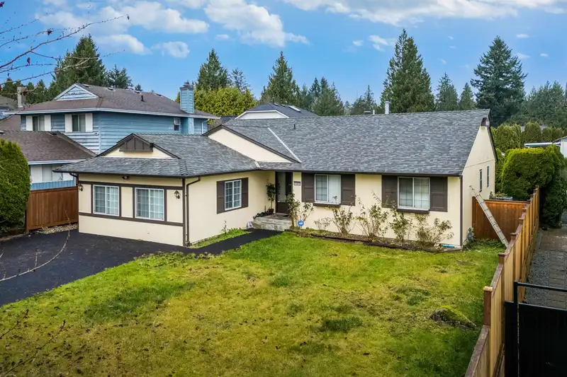 15931 101 AVENUE - photo 3 of 33