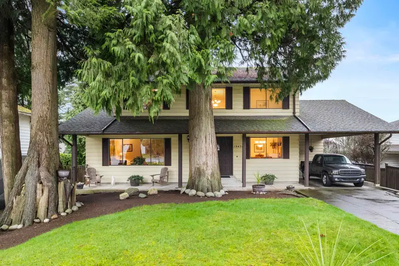 13474 15 AVENUE - photo 1 of 25