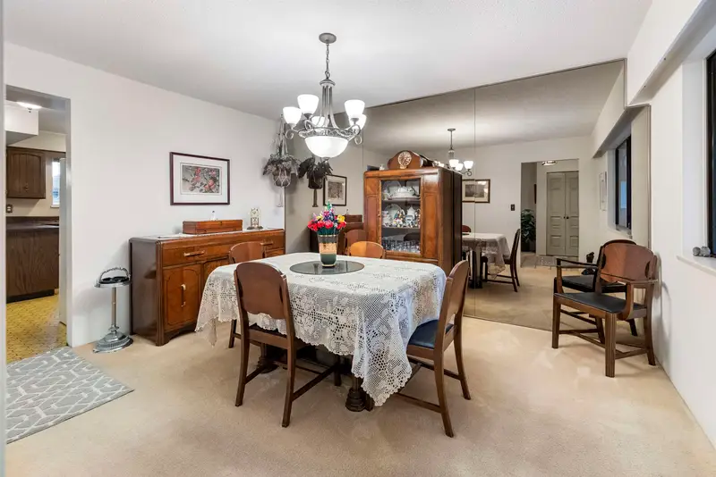 13474 15 AVENUE - photo 3 of 25