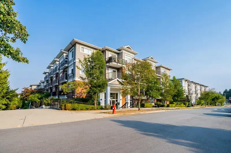401 6480 195A STREET - photo 2 of 30