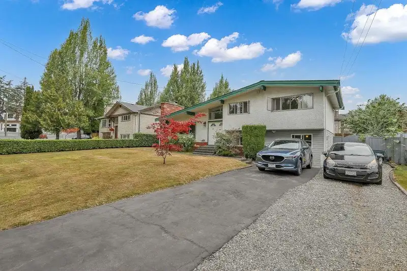 14481 86A AVENUE - photo 3 of 32