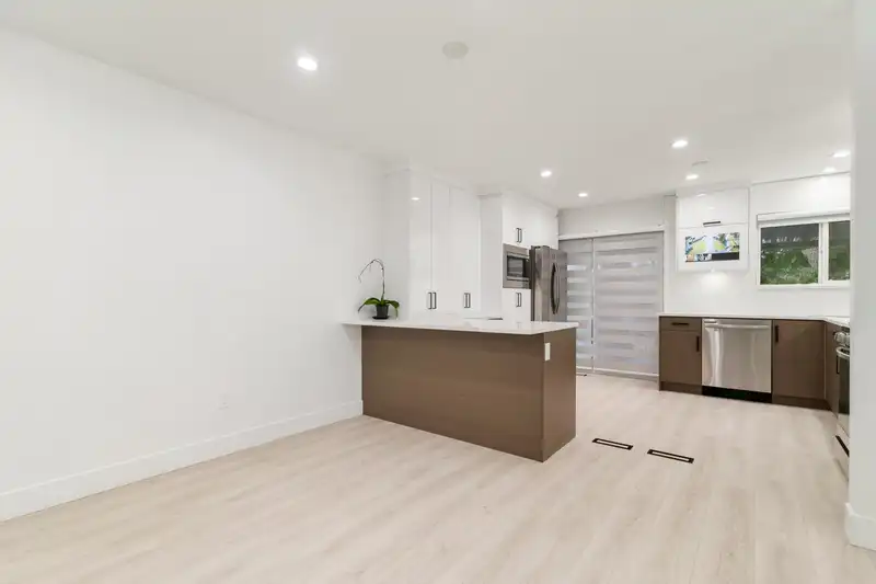 13975 80B AVENUE - photo 3 of 24