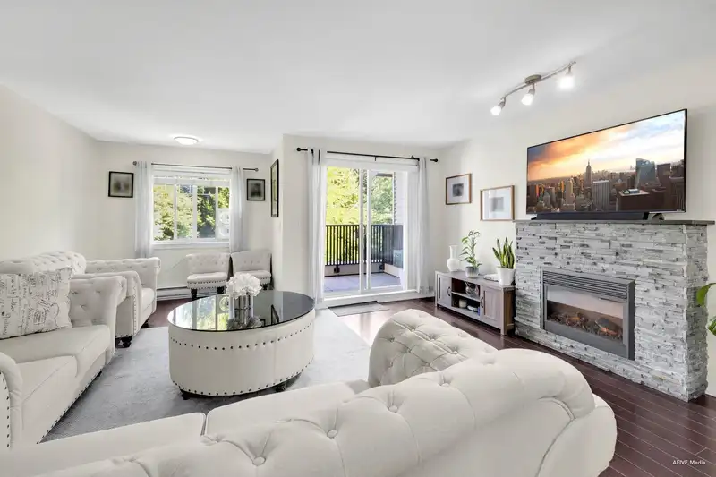 110 13368 72 AVENUE - photo 1 of 21