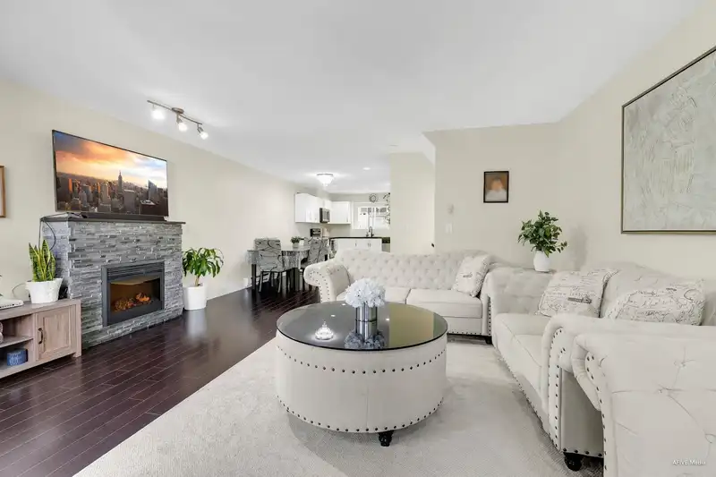 110 13368 72 AVENUE - photo 2 of 21